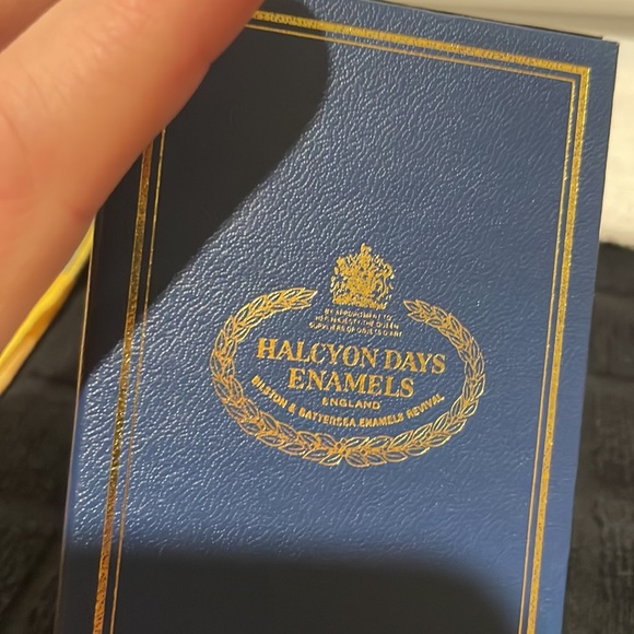 Halcyon Days Enamels Partridge in a pear tree pendant - Picture 5 of 5